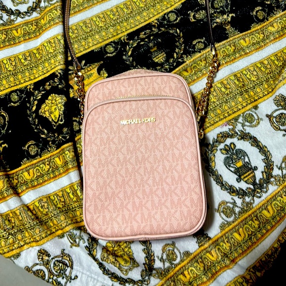 Jet Set Travel Medium Logo Dome Crossbody Bag - Picture 1 of 3